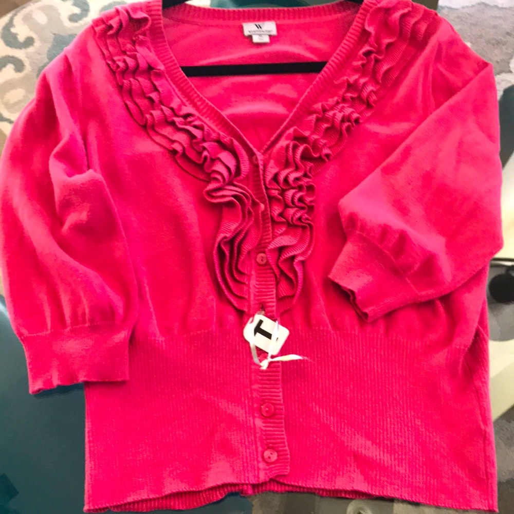 SWEATER/TOP BUTTON UP W BEAUTIFUL GATHERING DOWN FRONT. 3/4 sleeves. DRESSY GIFT